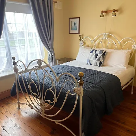 St Martin's, Guest 4*