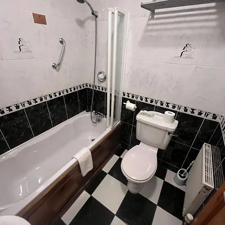 St Martin's, Guest 4*