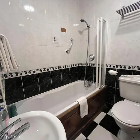 St Martin's, Guest Vendégház 4*