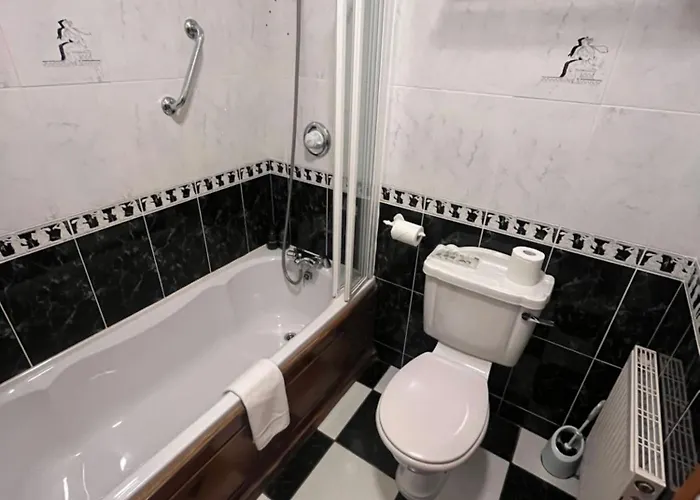 St Martin's, Guest 4*