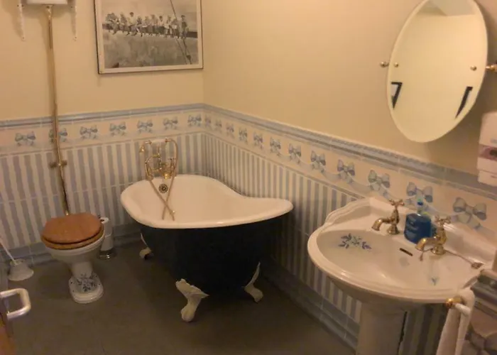 St Martin's, Guest 4*